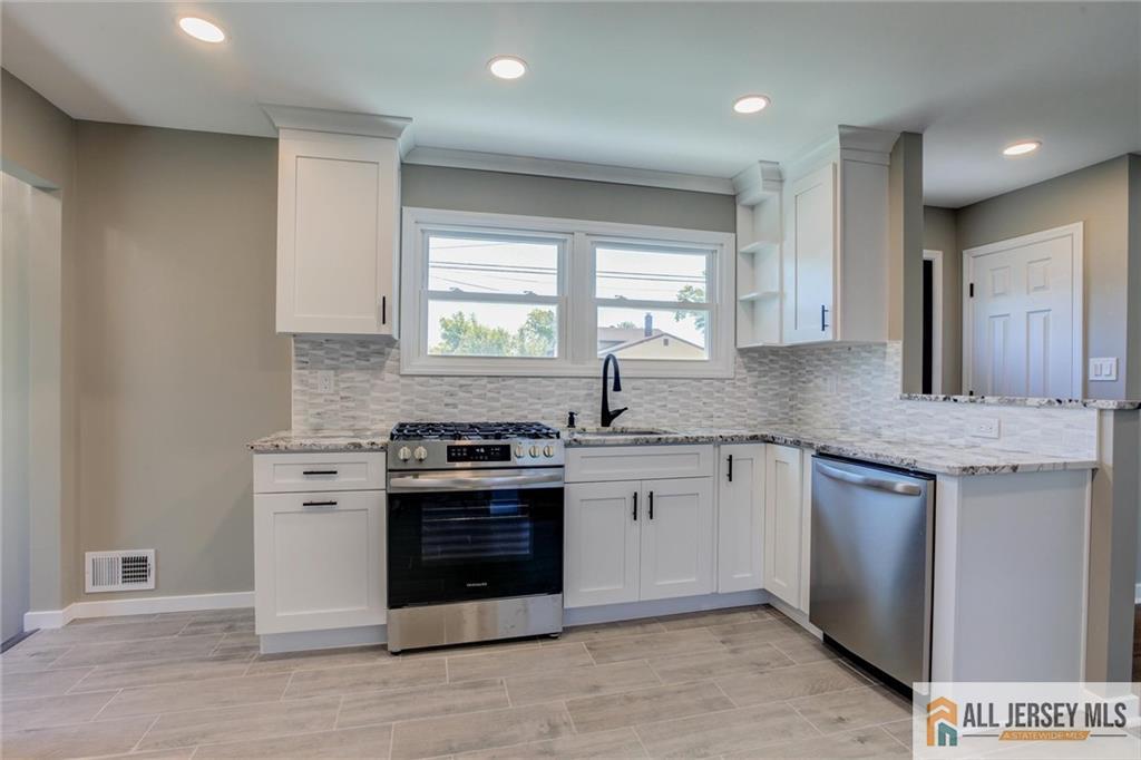 21 Monroe Avenue Carteret NJ 07008