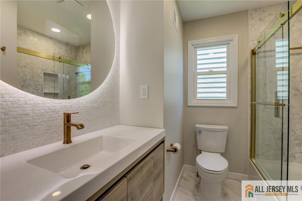 21 Monroe Avenue Carteret NJ 07008