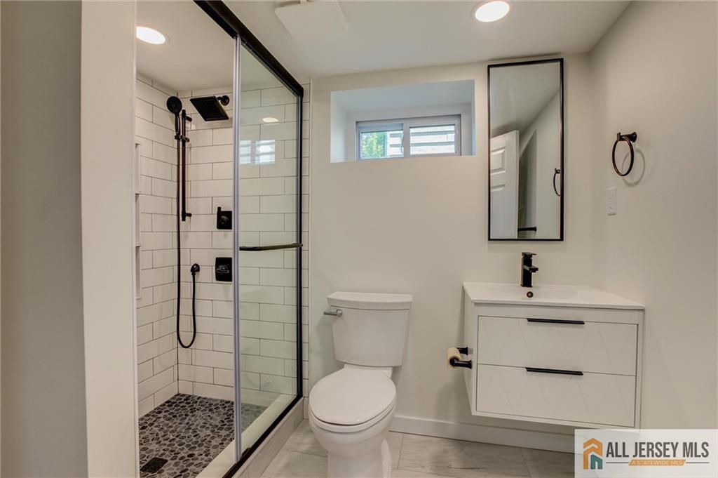21 Monroe Avenue Carteret NJ 07008