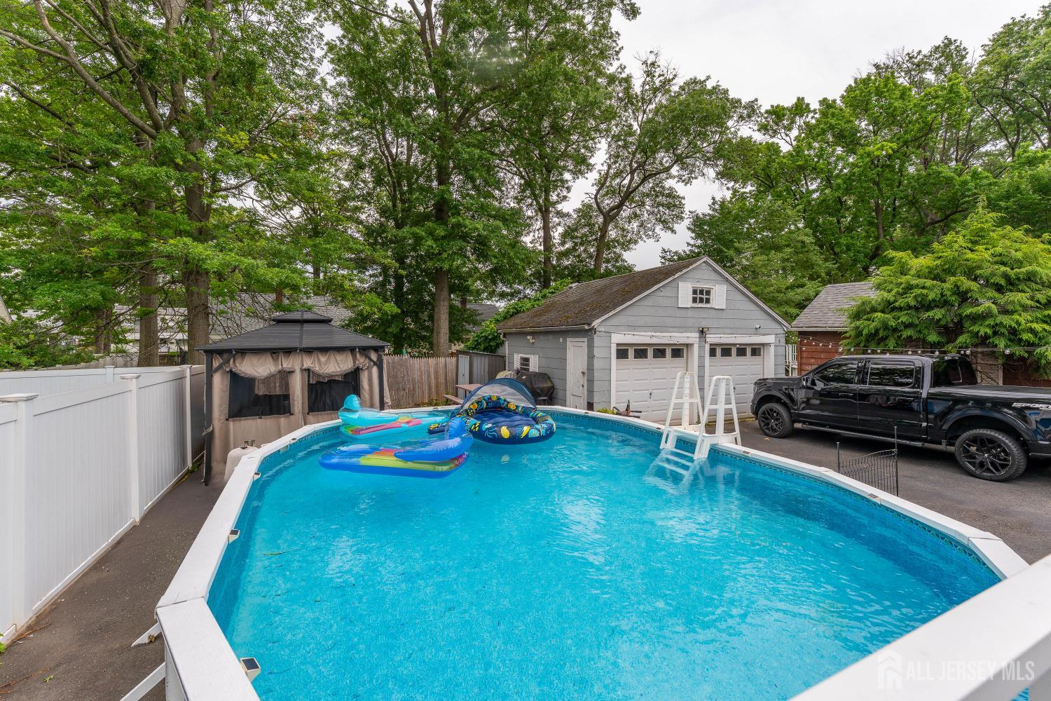 566 E Woodbridge Avenue Avenel NJ 07001