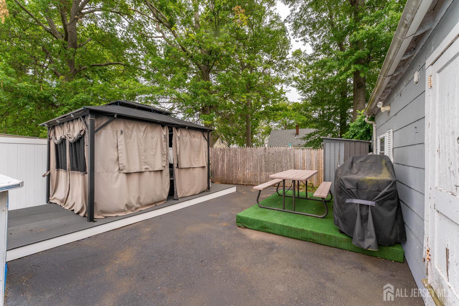566 E Woodbridge Avenue Avenel NJ 07001