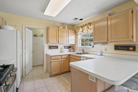 26 Tall Oaks Court Old Bridge NJ 08857
