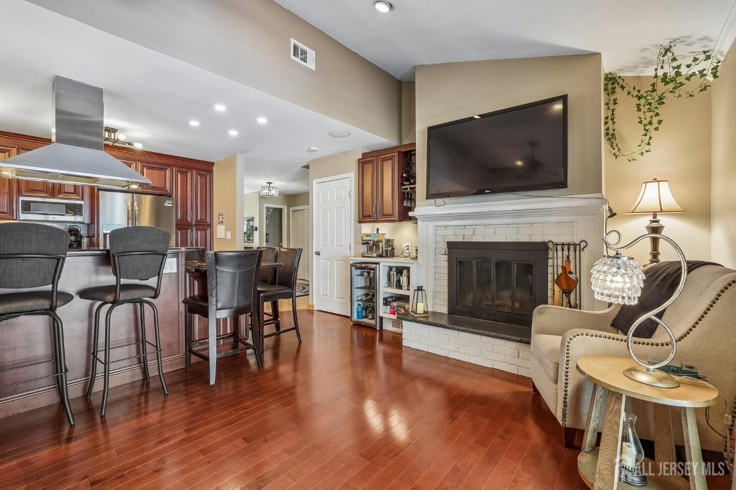 6 Murfield Drive Lincroft NJ 07738