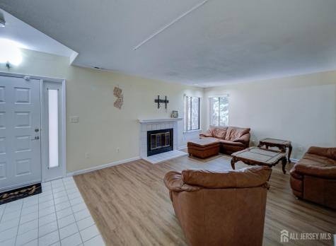 20 Gate House Lane Edison NJ 08820