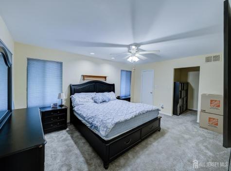 20 Gate House Lane Edison NJ 08820