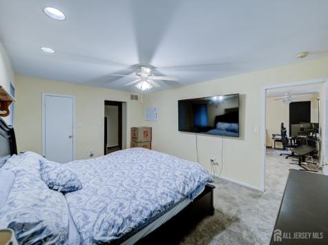 20 Gate House Lane Edison NJ 08820