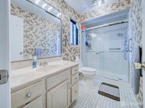 20 Gate House Lane Edison NJ 08820