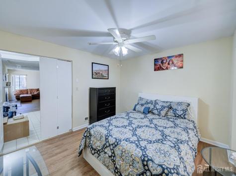 20 Gate House Lane Edison NJ 08820