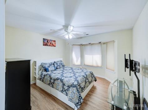 20 Gate House Lane Edison NJ 08820