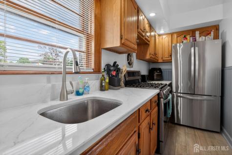 546 Teneyke Place Rahway NJ 07065