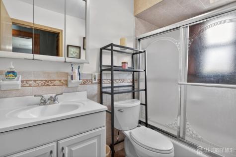 546 Teneyke Place Rahway NJ 07065