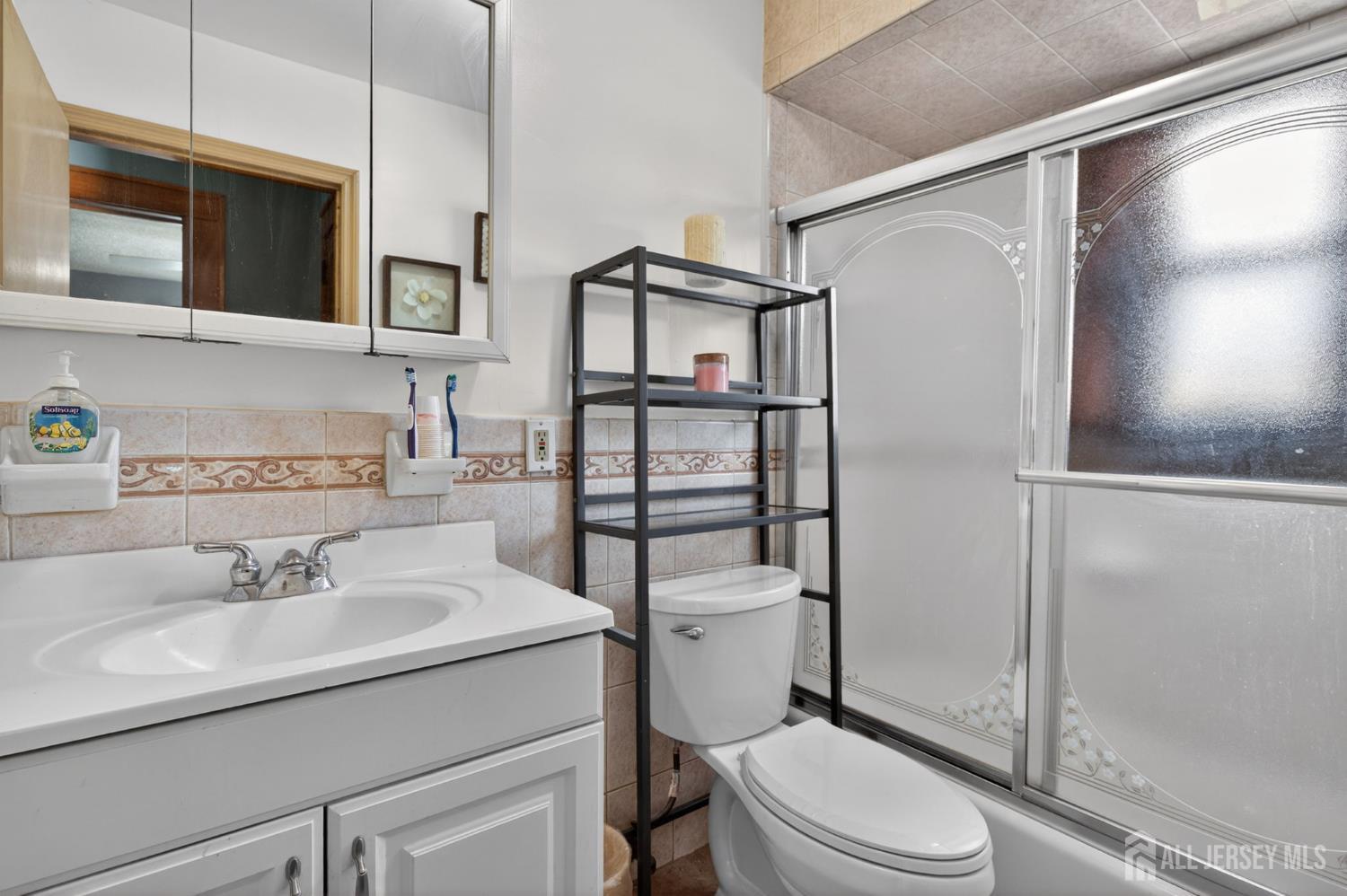 546 Teneyke Place Rahway NJ 07065