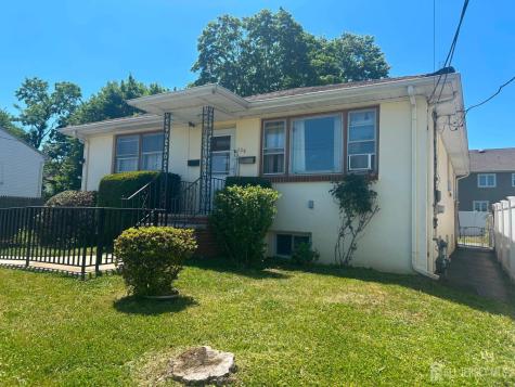 129 Hampton Street Metuchen NJ 08840