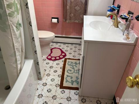 129 Hampton Street Metuchen NJ 08840