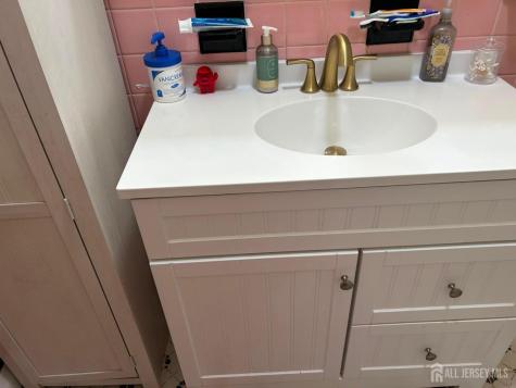 129 Hampton Street Metuchen NJ 08840