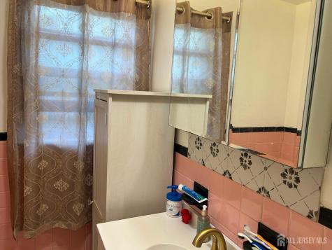 129 Hampton Street Metuchen NJ 08840