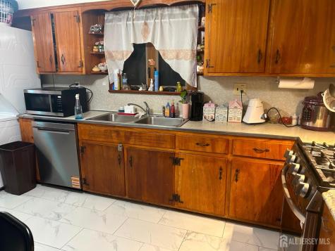 129 Hampton Street Metuchen NJ 08840