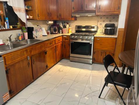 129 Hampton Street Metuchen NJ 08840
