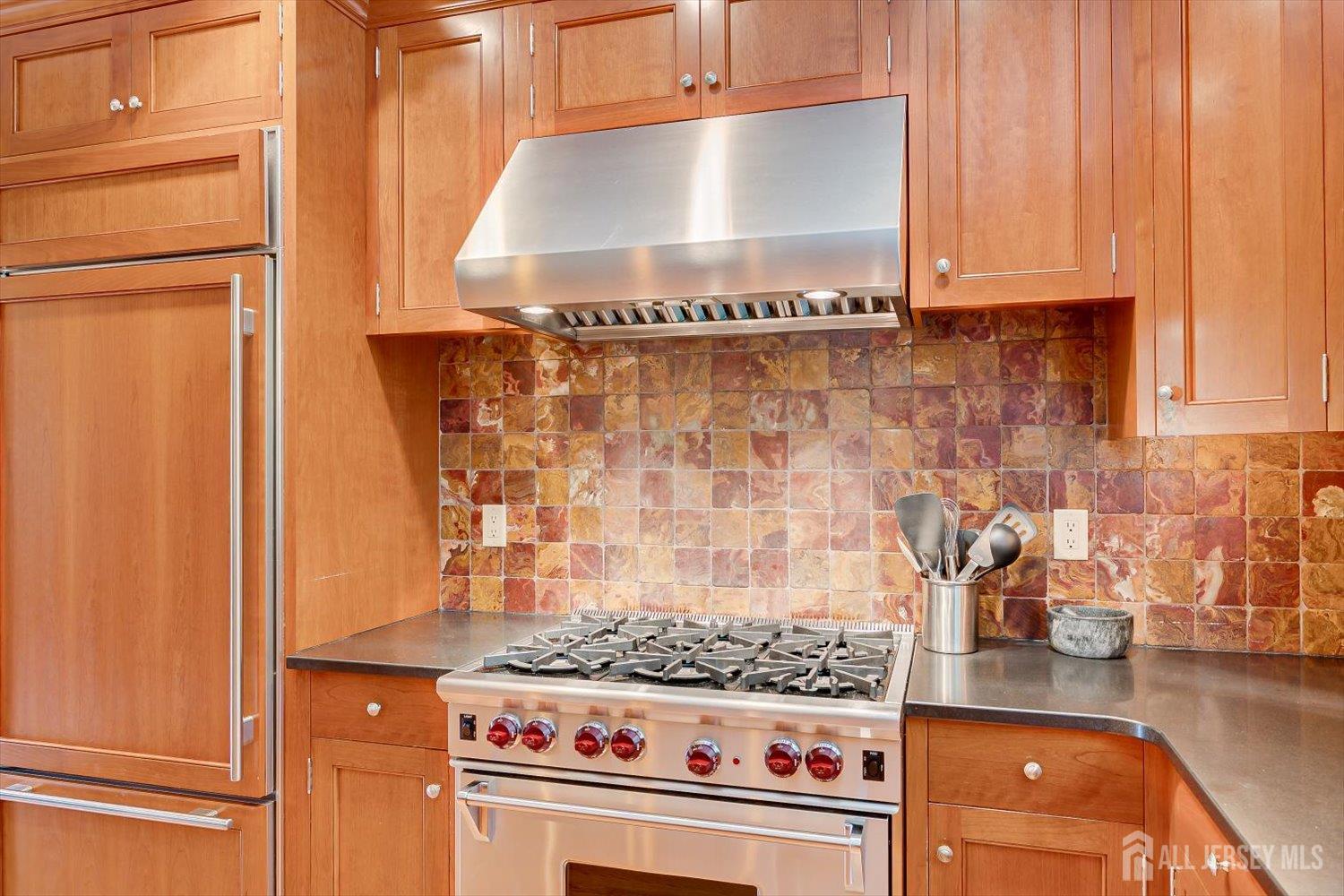 4 Edgewood Road Edison NJ 08820