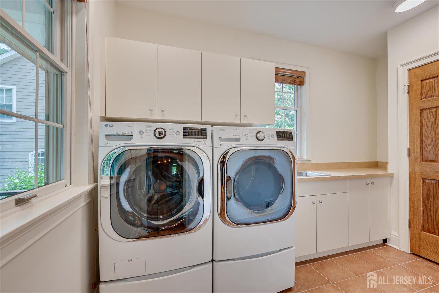 4 Edgewood Road Edison NJ 08820
