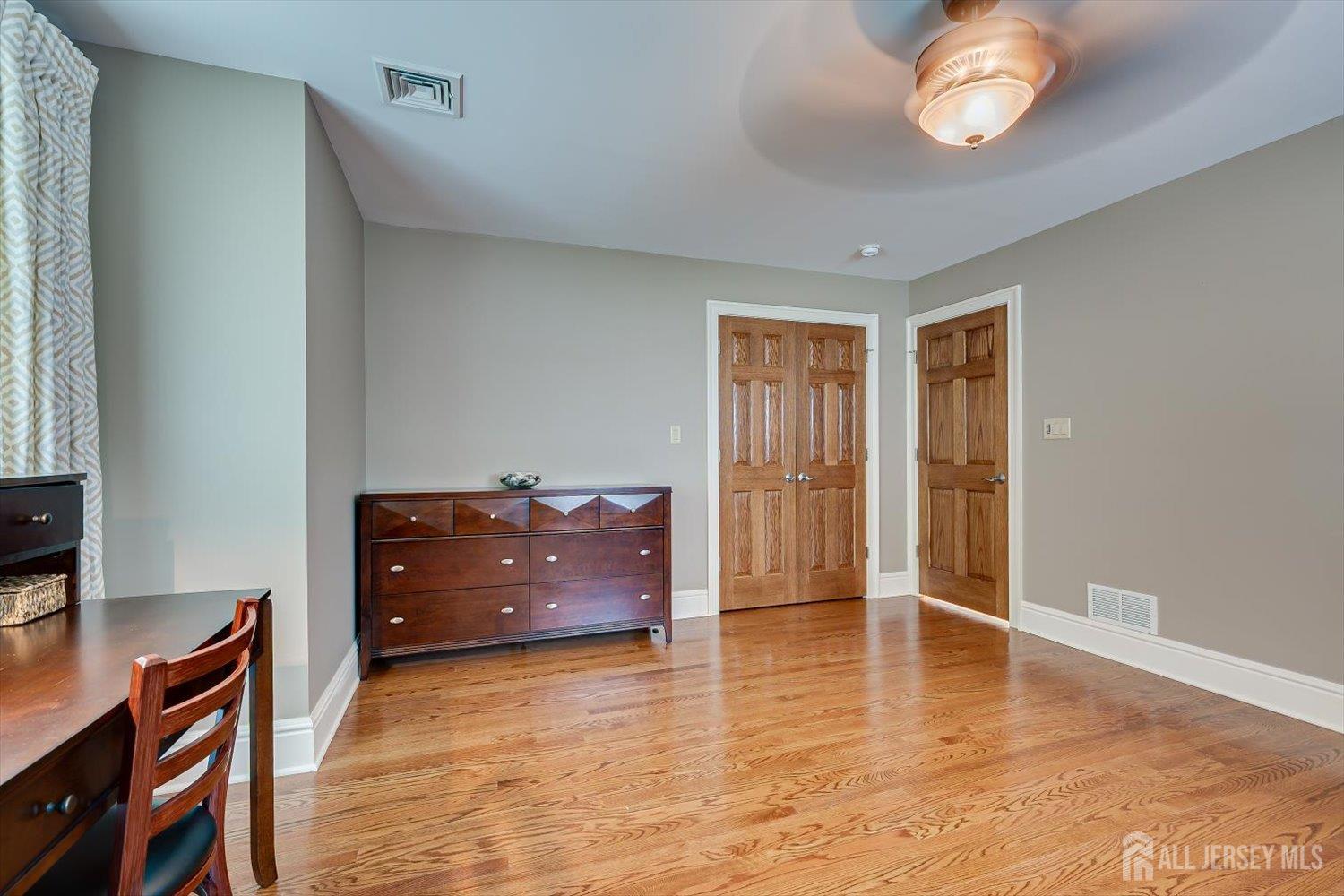 4 Edgewood Road Edison NJ 08820