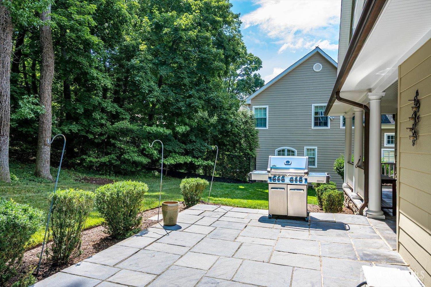 4 Edgewood Road Edison NJ 08820