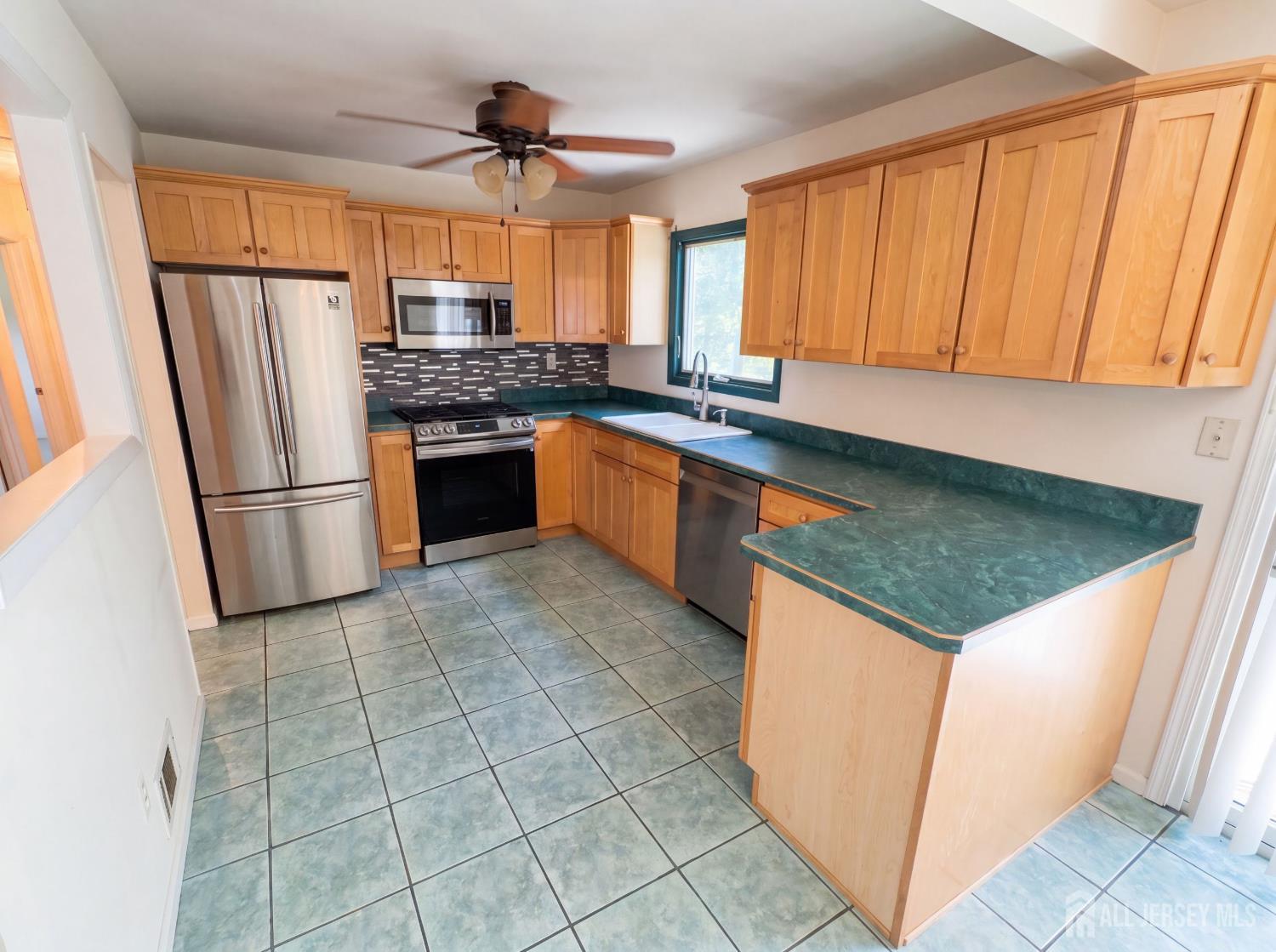 24 Hogan Court Little Egg Harbor NJ 08087