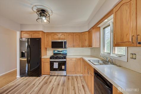 76 Pleasant Avenue Iselin NJ 08830