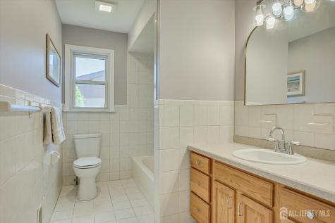 76 Pleasant Avenue Iselin NJ 08830