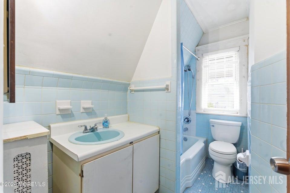 339 Lawrie Street Perth Amboy NJ 08861
