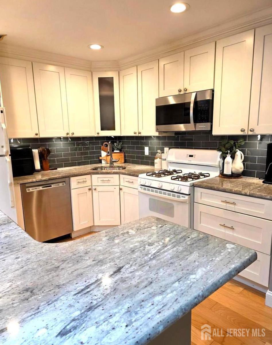 31 Hemlock Court Hamilton NJ 08619