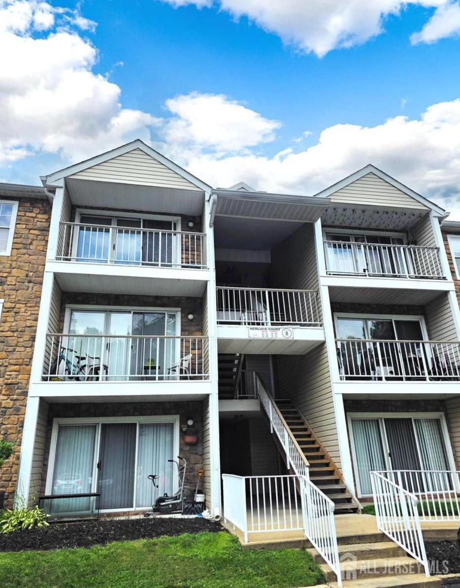 31 Hemlock Court Hamilton NJ 08619