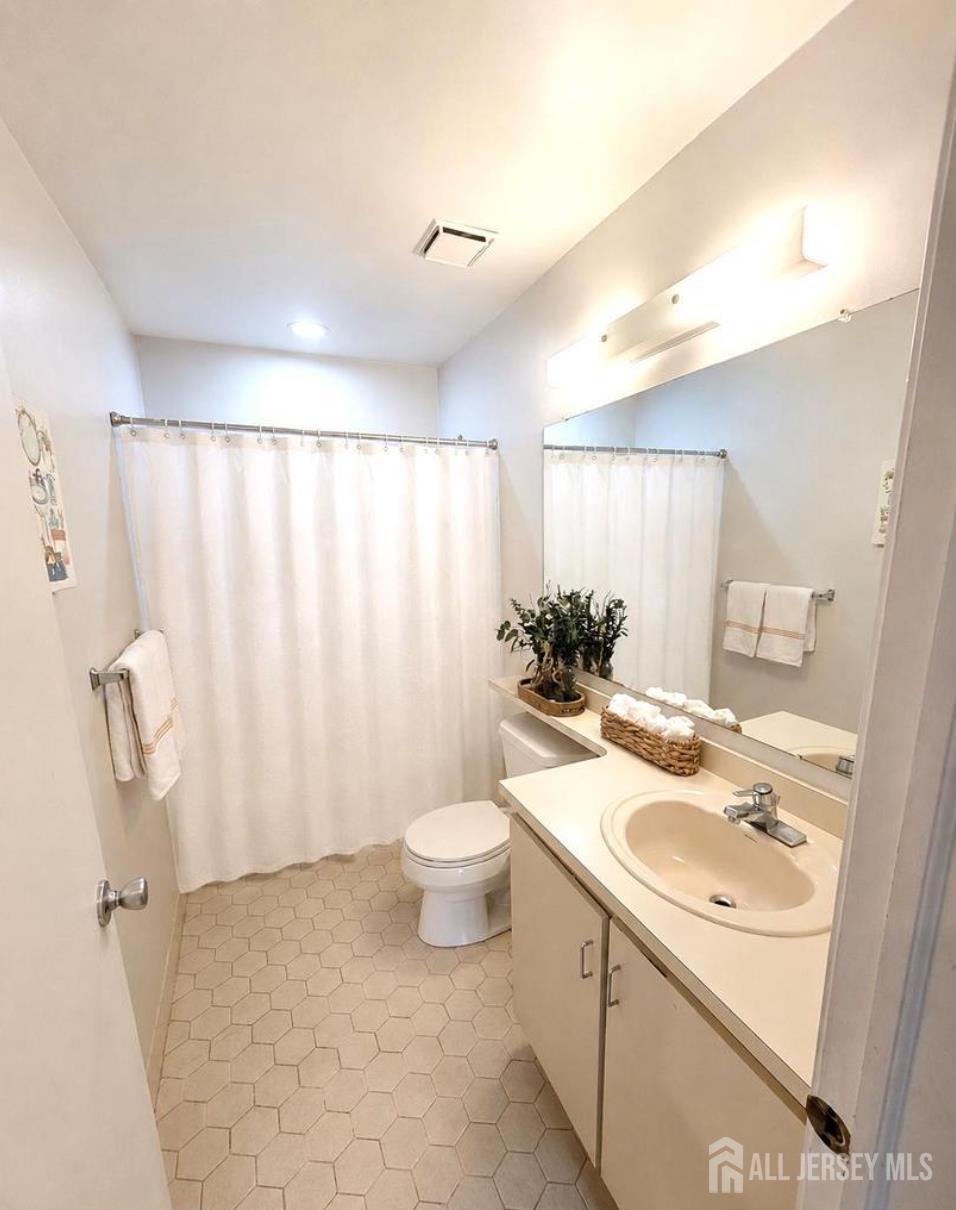 31 Hemlock Court Hamilton NJ 08619