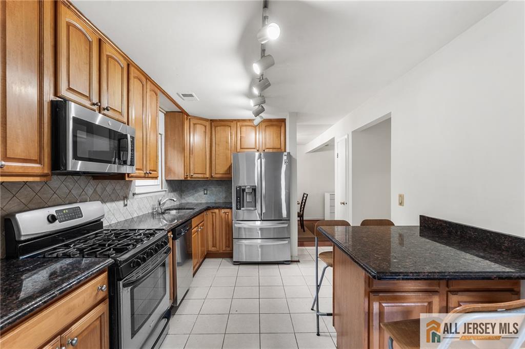 92 Woodbury Road Edison NJ 08820