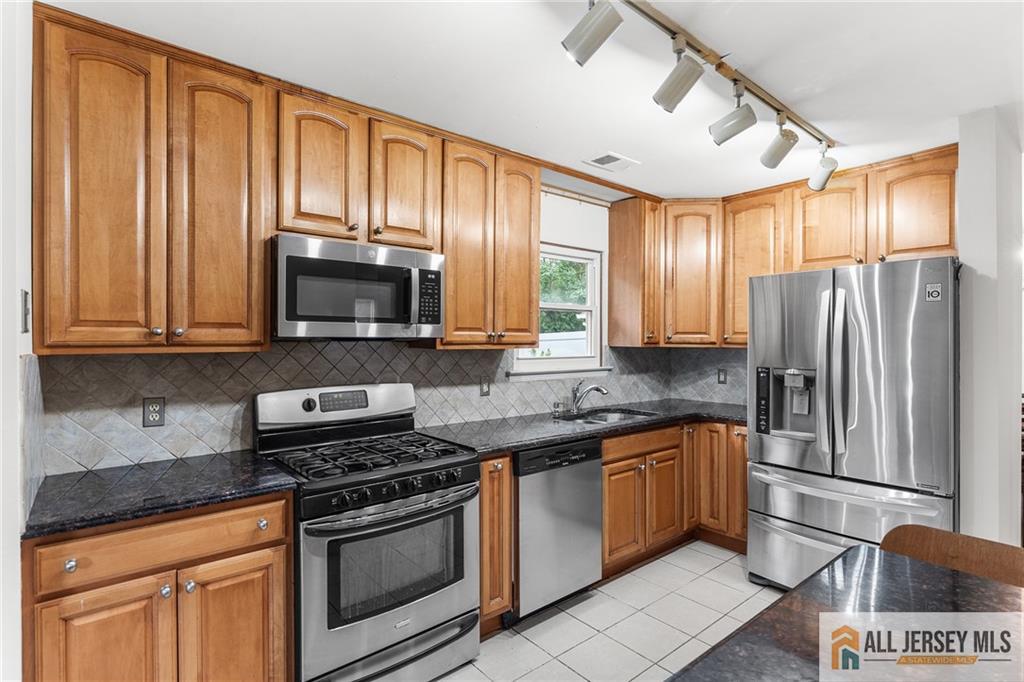 92 Woodbury Road Edison NJ 08820