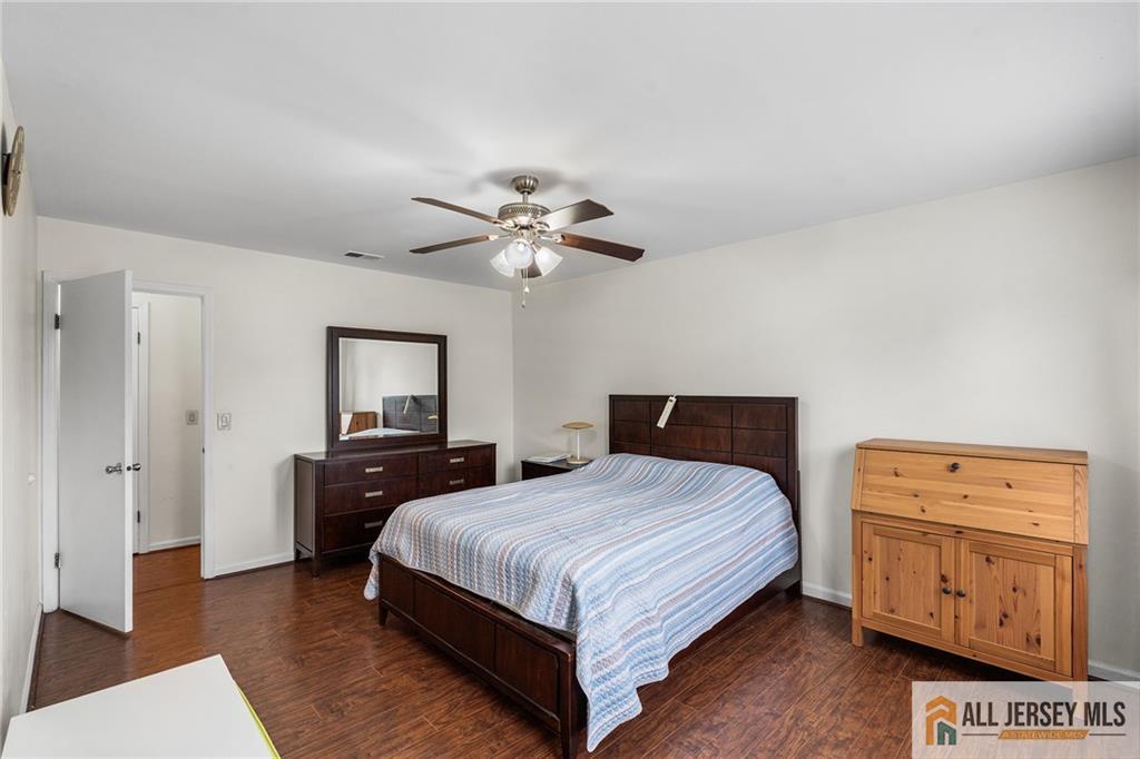 92 Woodbury Road Edison NJ 08820
