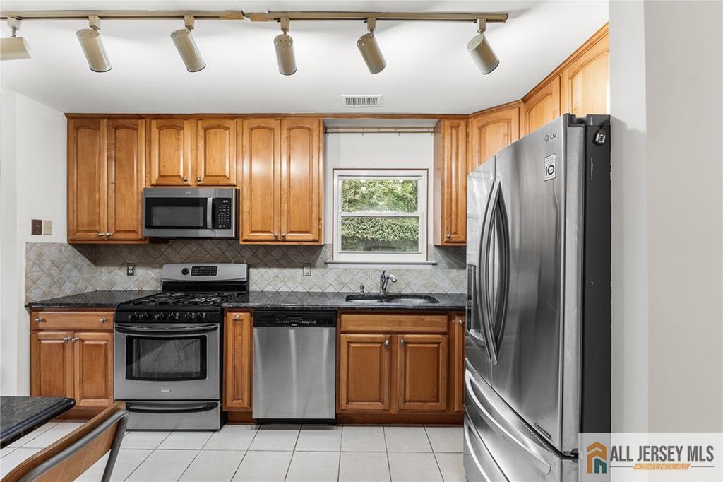 92 Woodbury Road Edison NJ 08820