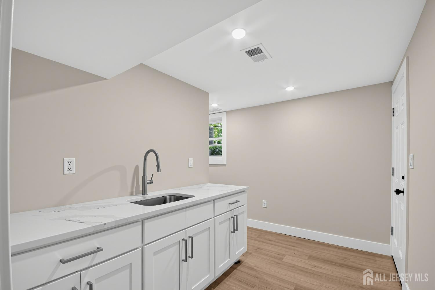 4 Universal Avenue Iselin NJ 08830