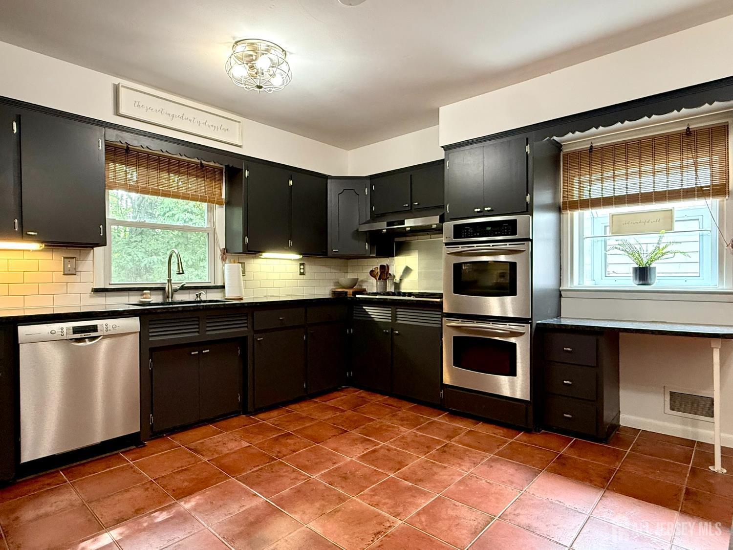 435 S 5th Avenue Highland Park NJ 08904