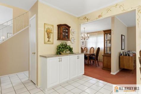 94 Calvert Avenue Edison NJ 08820