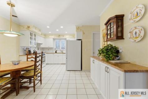94 Calvert Avenue Edison NJ 08820
