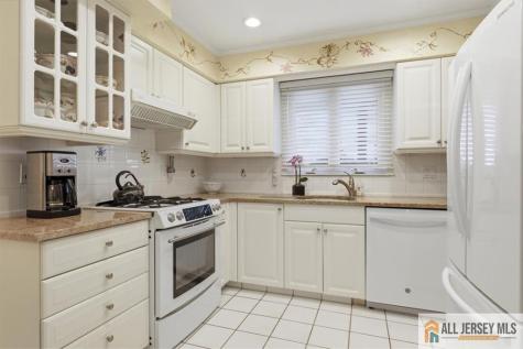 94 Calvert Avenue Edison NJ 08820