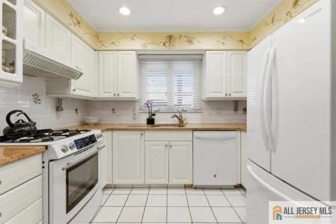 94 Calvert Avenue Edison NJ 08820