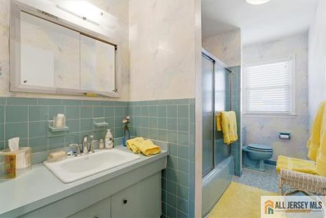94 Calvert Avenue Edison NJ 08820
