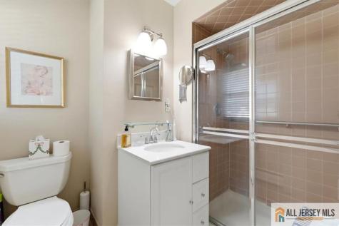 94 Calvert Avenue Edison NJ 08820