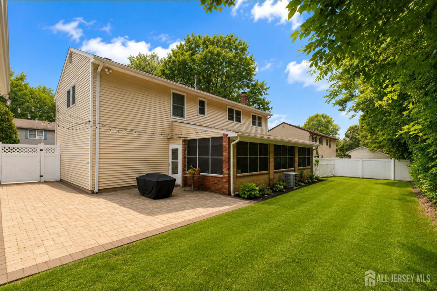 22 Sherwood Lane Old Bridge NJ 08857