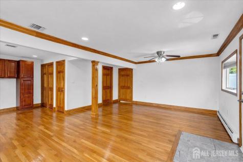 95 E Calvert Avenue Edison NJ 08820