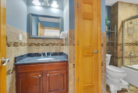 95 E Calvert Avenue Edison NJ 08820