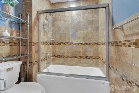 95 E Calvert Avenue Edison NJ 08820