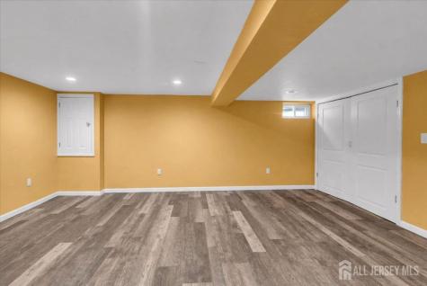 95 E Calvert Avenue Edison NJ 08820